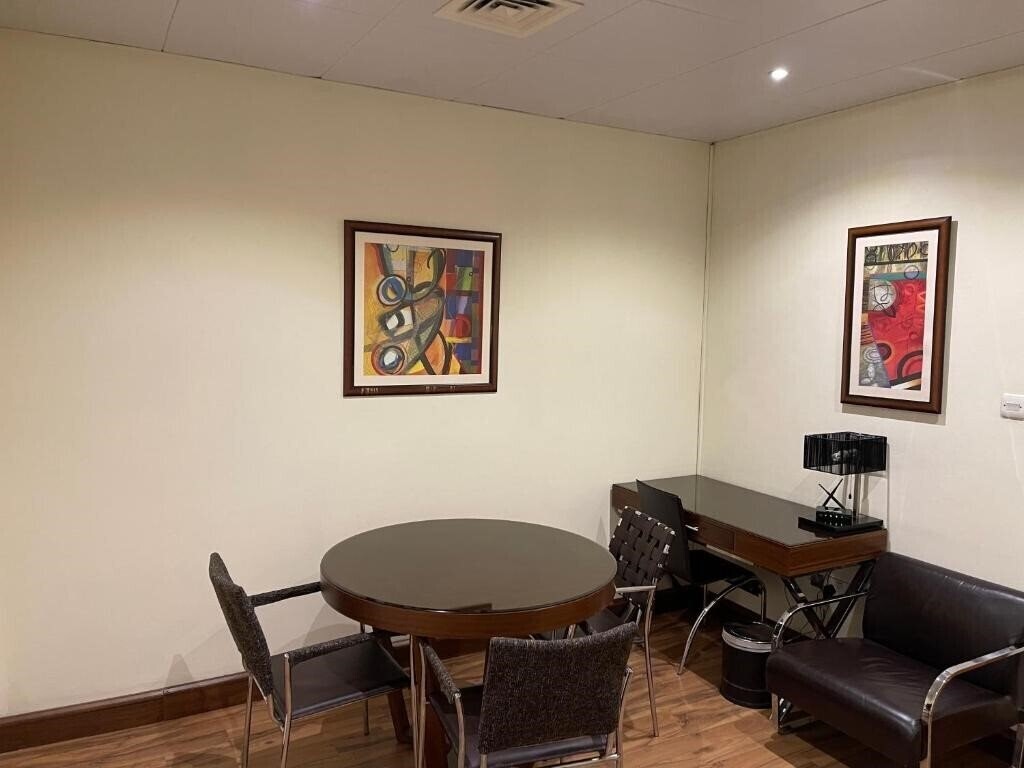 Панорама Downtown Plaza Hotel Apartments 2*