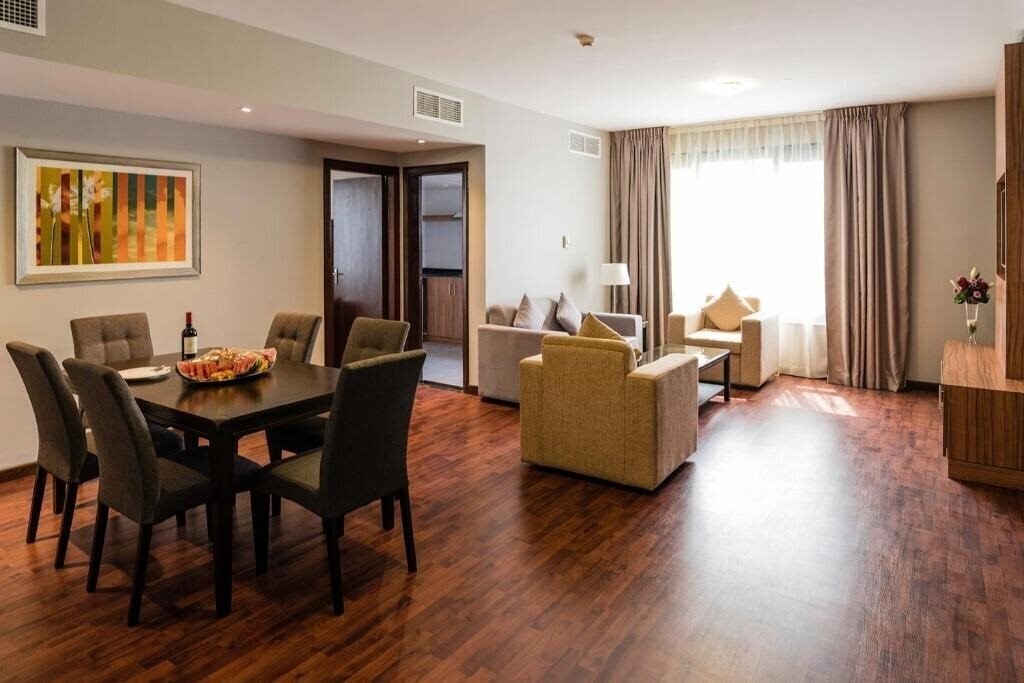 Панорама Emirates Plaza Hotel 2*