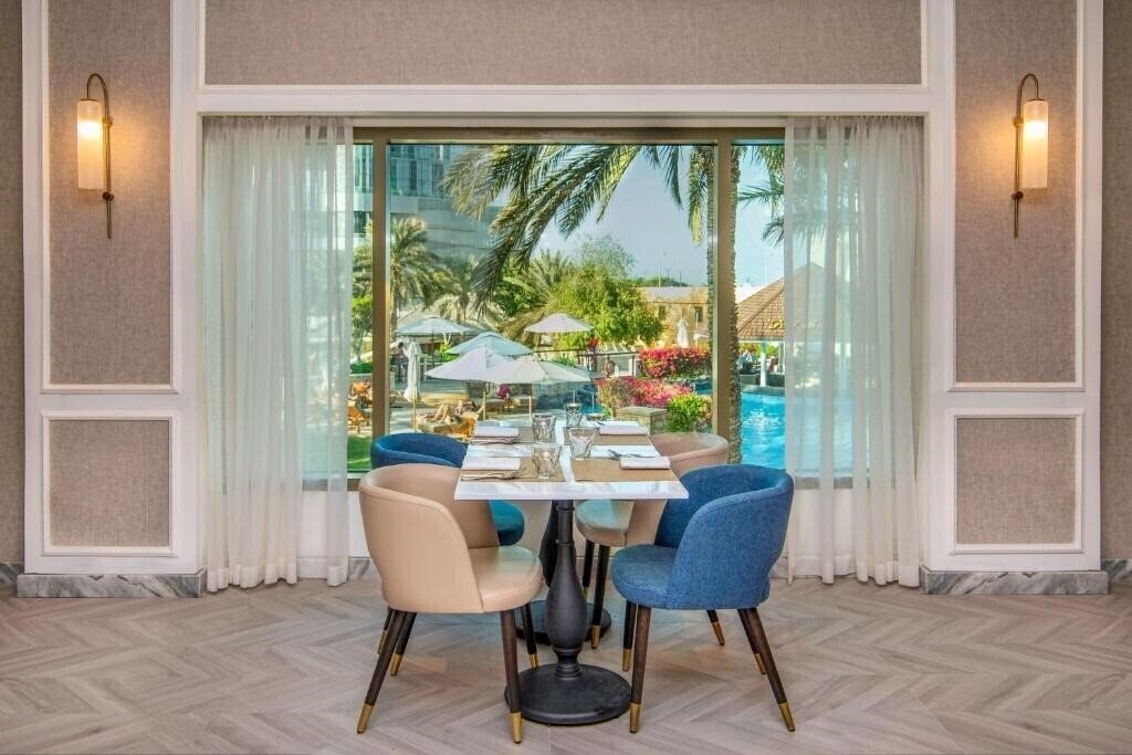 Территория Sheraton Abu Dhabi Hotel & Resort 5*