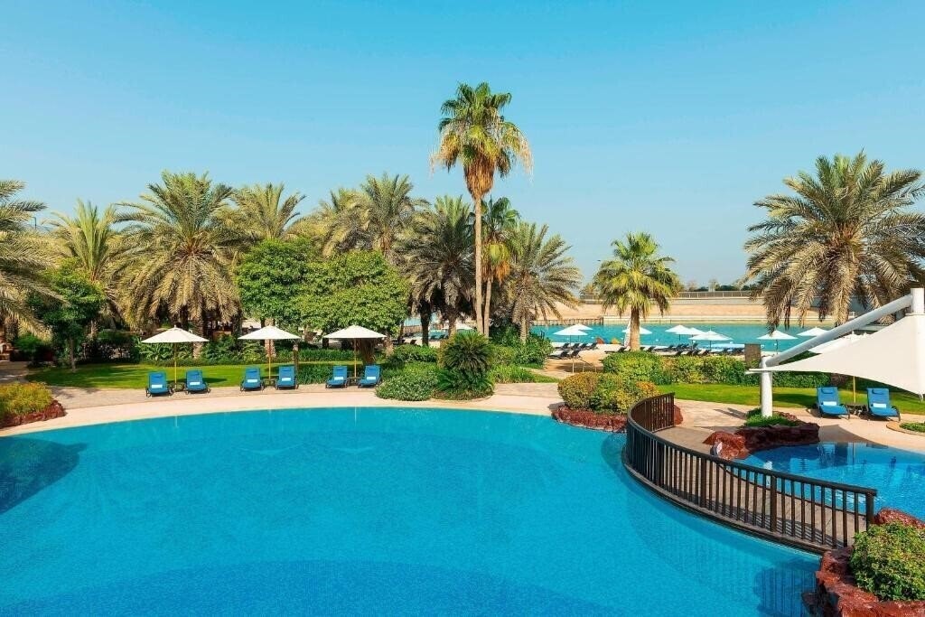 Панорама Sheraton Abu Dhabi Hotel & Resort 5*