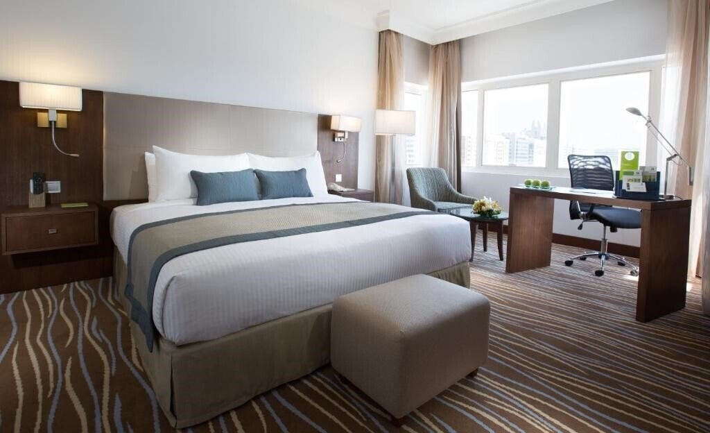 Фото Copthorne Downtown Abu Dhabi (ex. Holiday Inn Abu Dhabi Downtown, Millennium Central Downtown Abu Dhabi, Sands Hotel Abu Dhabi ) 4*