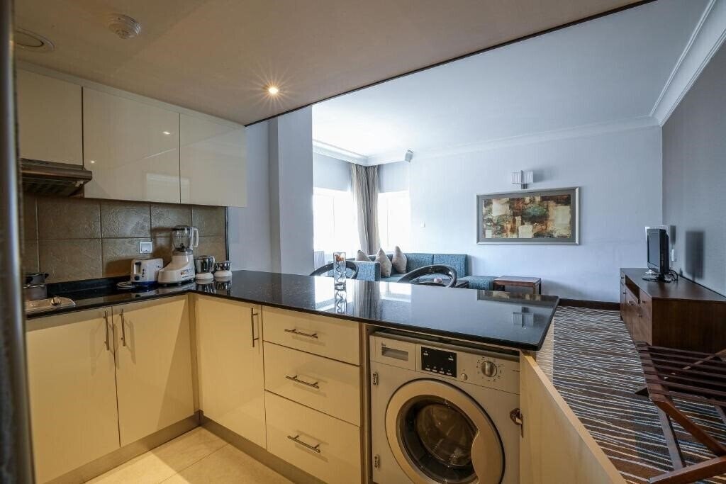 Апартаменты Copthorne Downtown Abu Dhabi (ex. Holiday Inn Abu Dhabi Downtown, Millennium Central Downtown Abu Dhabi, Sands Hotel Abu Dhabi ) 4*