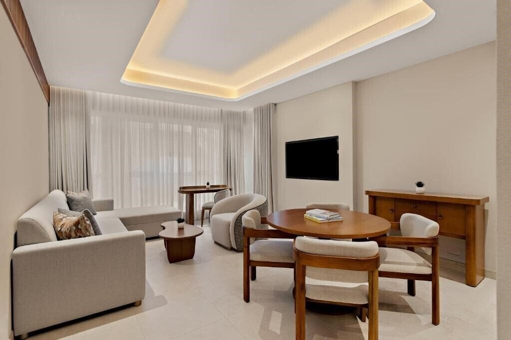 Панорама Mercure Abu Dhabi Downtown (ex. Golden Tulip Downtown Abu Dhabi, Gloria Downtown Hotel) 4*