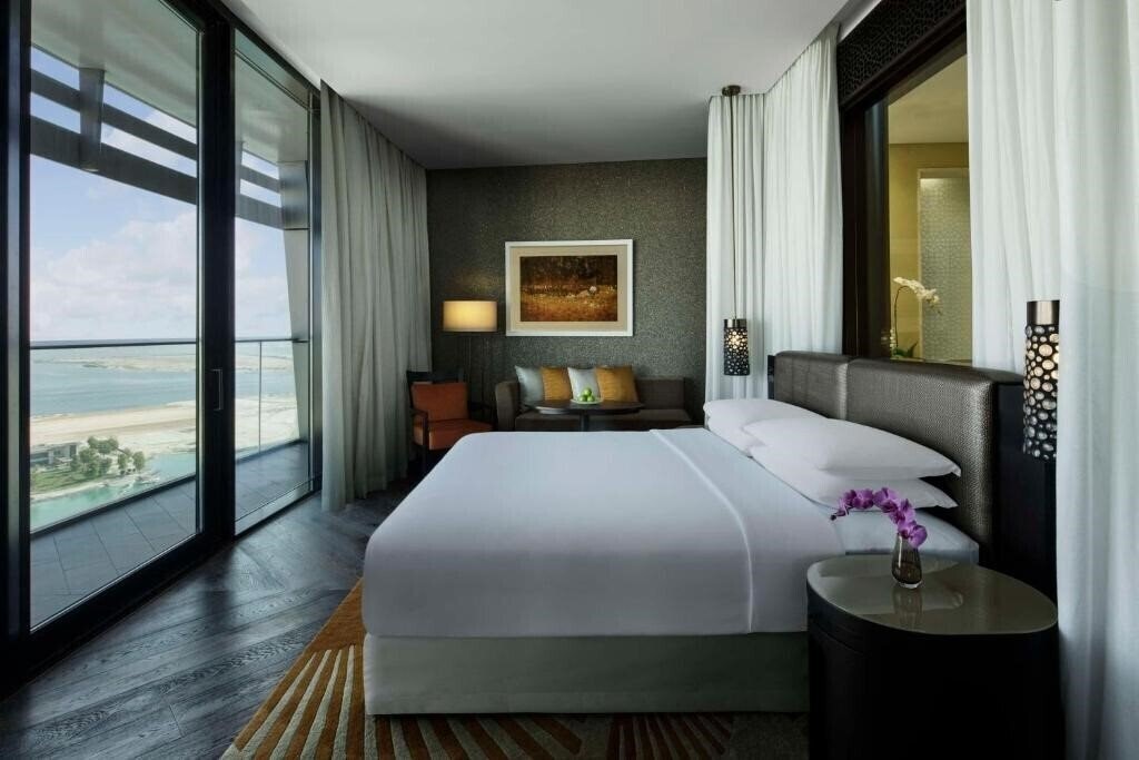 Территория Grand Hyatt Abu Dhabi Hotel and Residences Emirates Pearl 5*