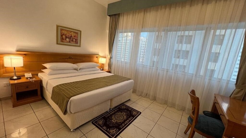 Вид The Uptown Apartments Abu Dhabi 4*