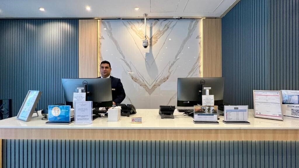 Территория The Uptown Apartments Abu Dhabi 4*