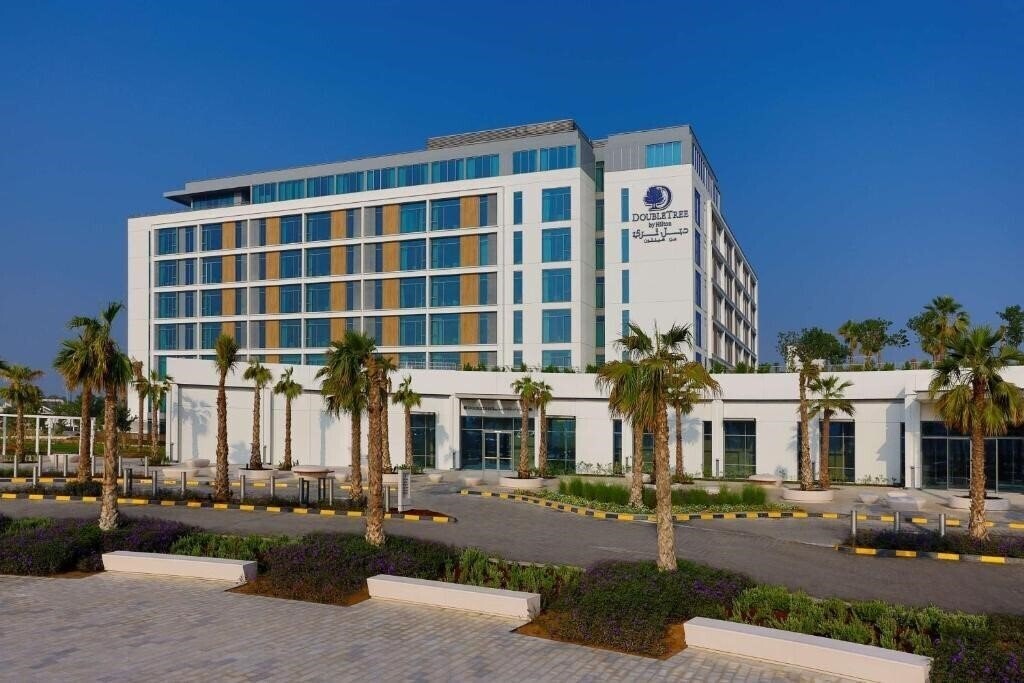 Апартаменты DoubleTree by Hilton Abu Dhabi Yas Island Residences 4*