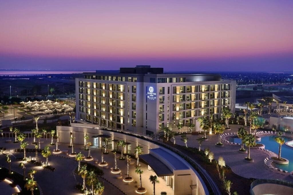 Панорама DoubleTree by Hilton Abu Dhabi Yas Island Residences 4*
