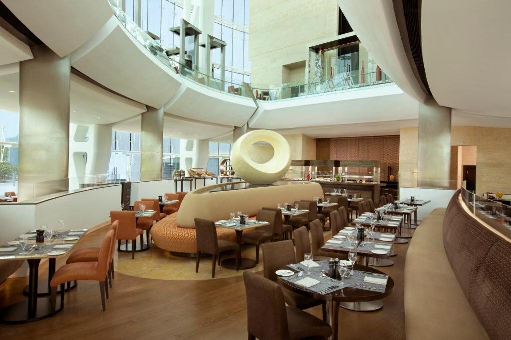 Картинка Millennium Al Rawdah Hotel Abu Dhabi (ex. Millennium Capital Gate Abu Dhabi, Hilton Capital Grand Abu Dhabi) 5*