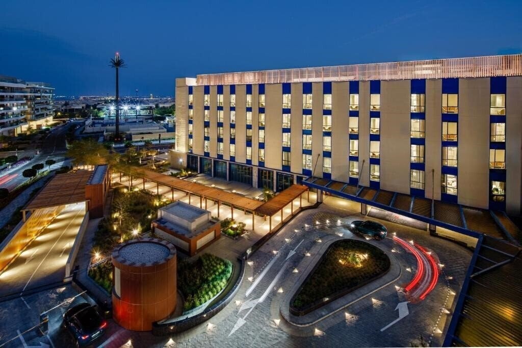 Територія Millennium Residences Saadiyat Island 4*