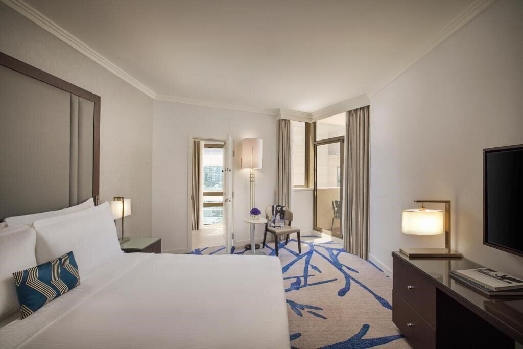 Вид Beach Rotana Hotel & Towers 5*