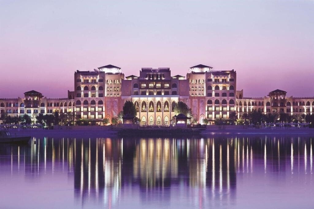 Отель Shangri-La Hotel, Qaryat Al Beri 5*