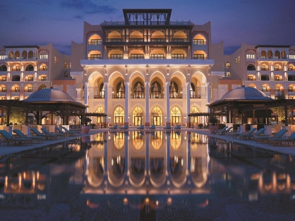Изображение Shangri-La Hotel, Qaryat Al Beri 5*