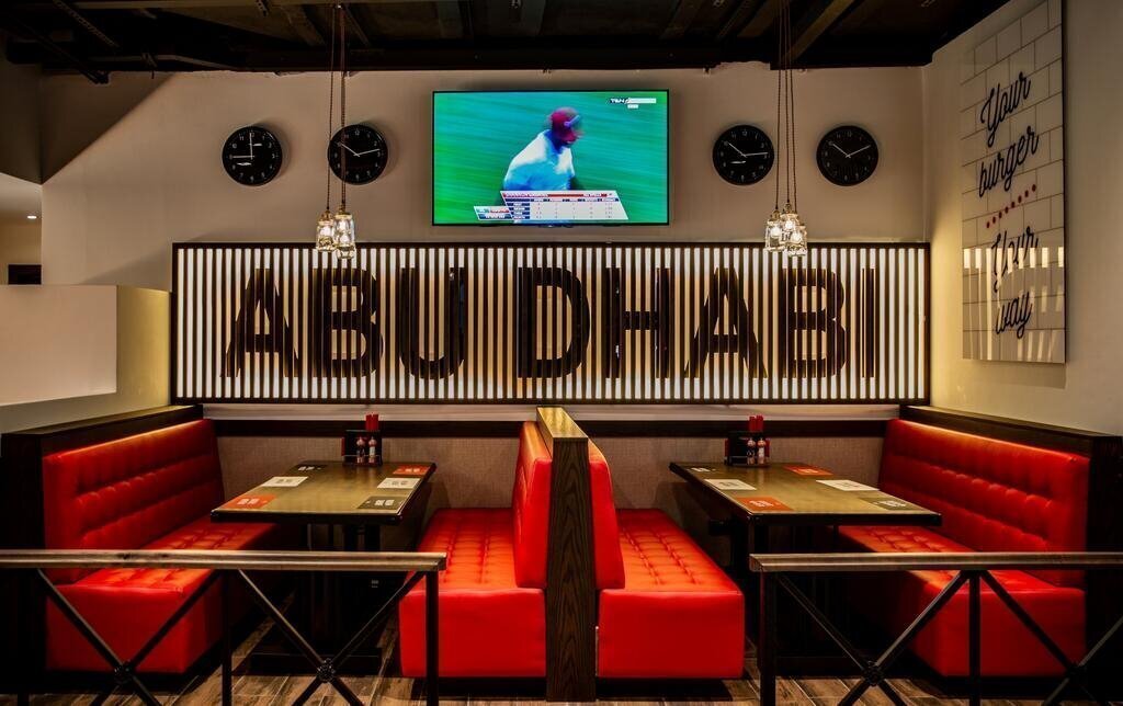 Апартаменти Holiday Inn Abu Dhabi by IHG (ex. Holiday Inn Abu Dhabi) 4*