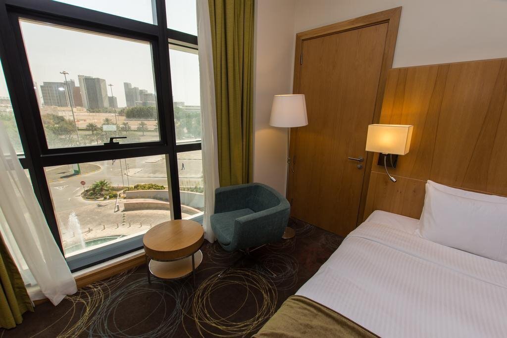 Панорама Holiday Inn Abu Dhabi by IHG (ex. Holiday Inn Abu Dhabi) 4*
