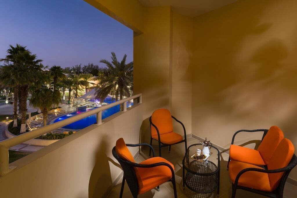 Вид Mafraq Hotel Abu Dhabi 4*