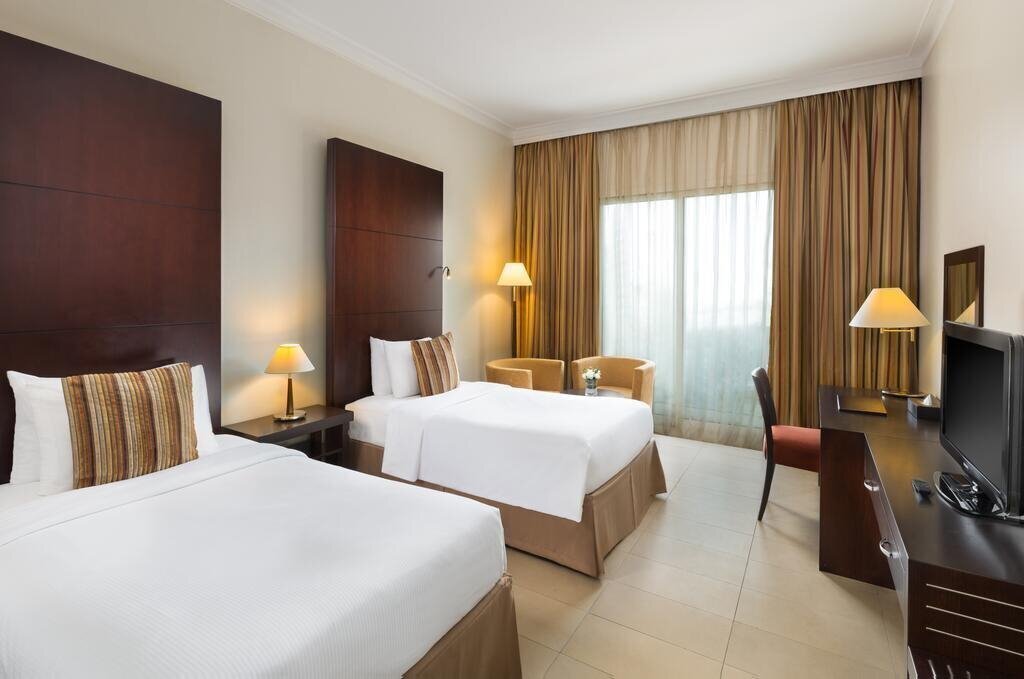 Панорама Mafraq Hotel Abu Dhabi 4*