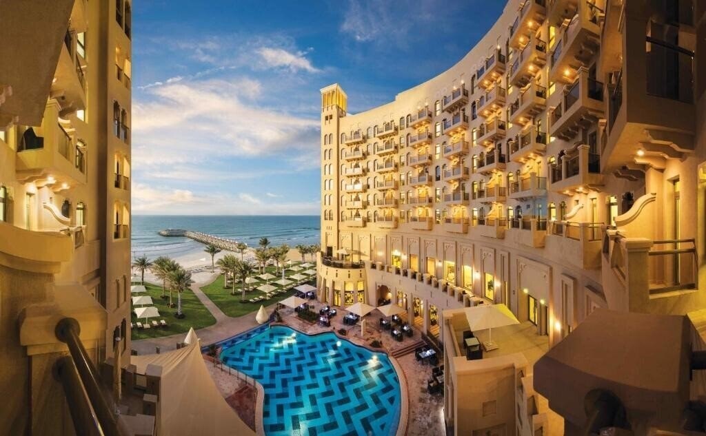 Отель Bahi Ajman Palace Hotel 5*