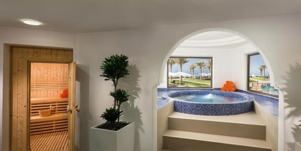Фото Bahi Ajman Palace Hotel 5*