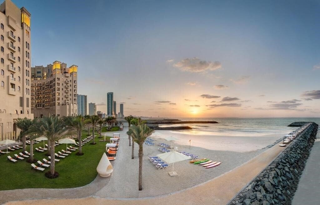 Территория Bahi Ajman Palace Hotel 5*