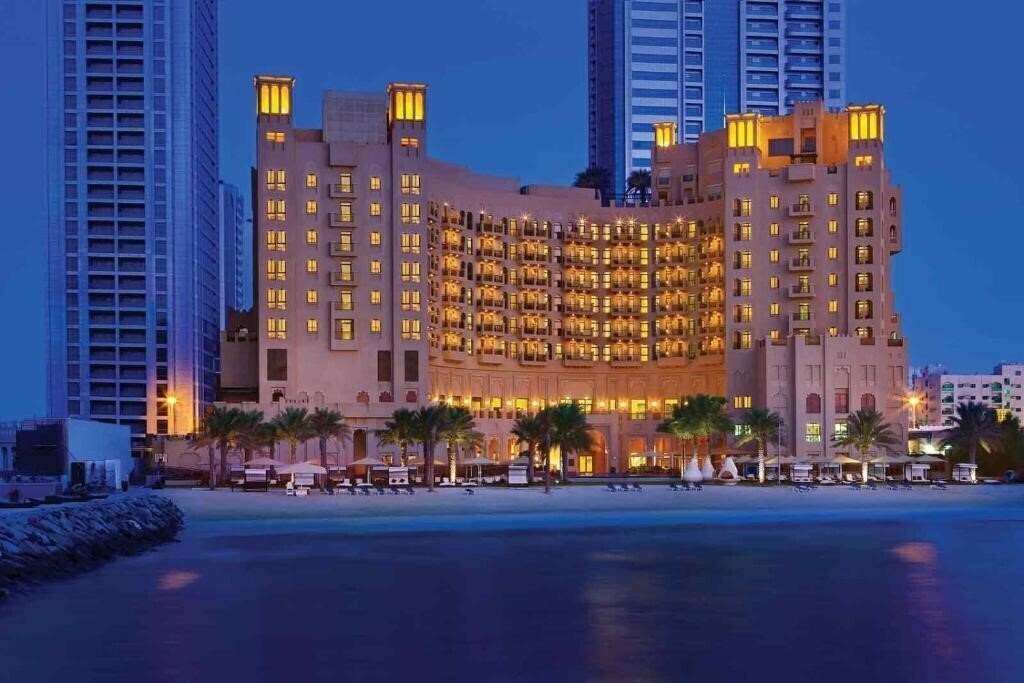 Апартаменты Bahi Ajman Palace Hotel 5*