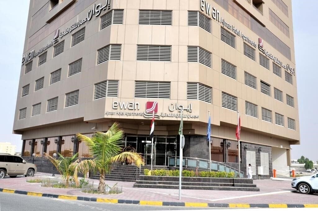Вид Ewan Hotel Apartments (ex. Ewan Ajman Suites Hotel, Ewa Ajman Suites, Ewan Suites Hotel) 4*