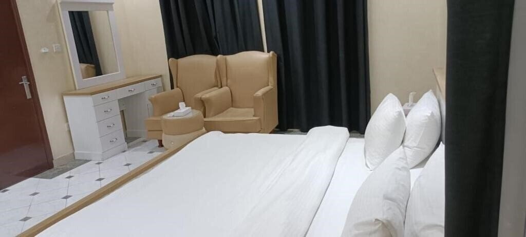 Апартаменти Corniche Palace Hotel (ex. Sham Palace Hotel) 3*