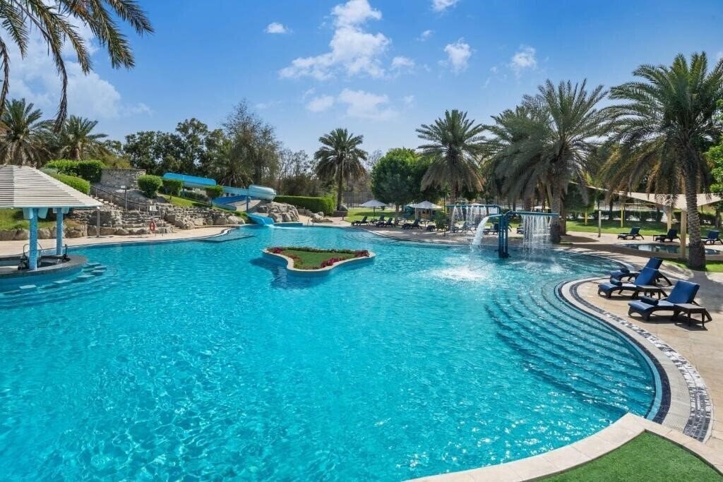 Панорама Hilton Al Ain 4*