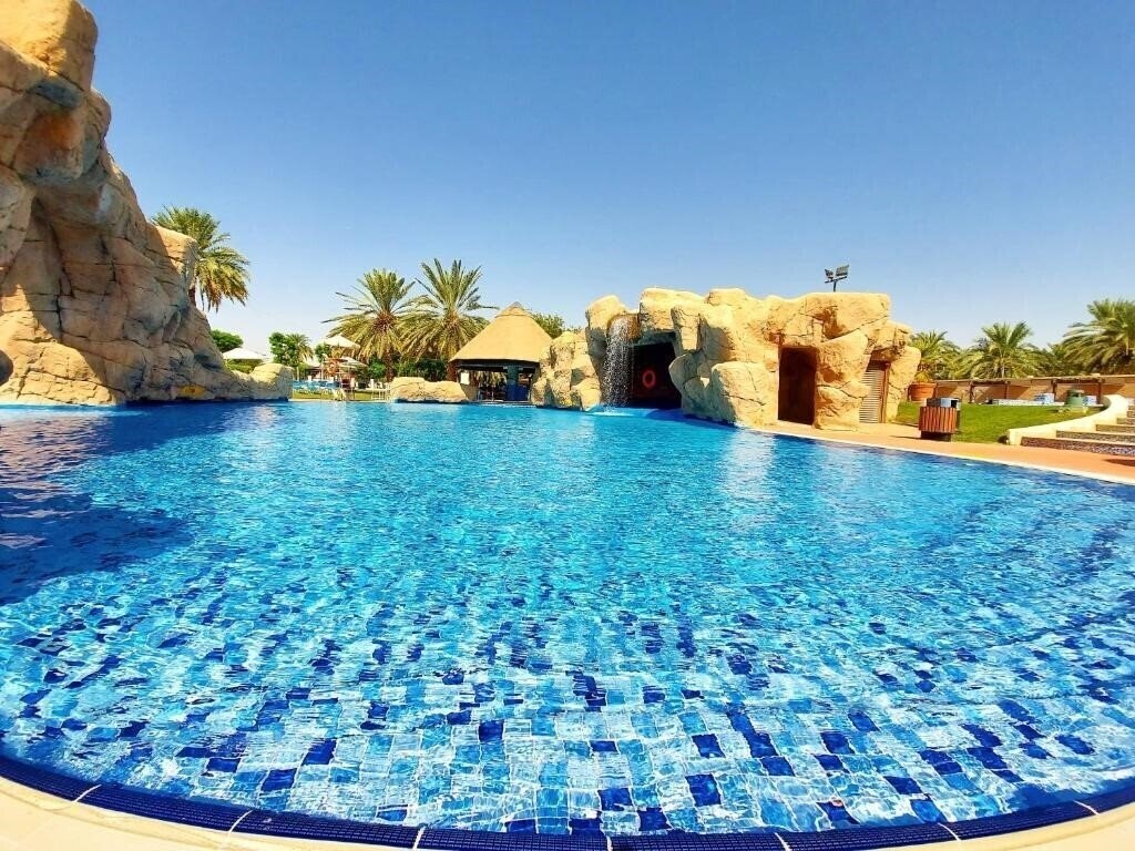 Апартаменты Danat Al Ain Resort 5*