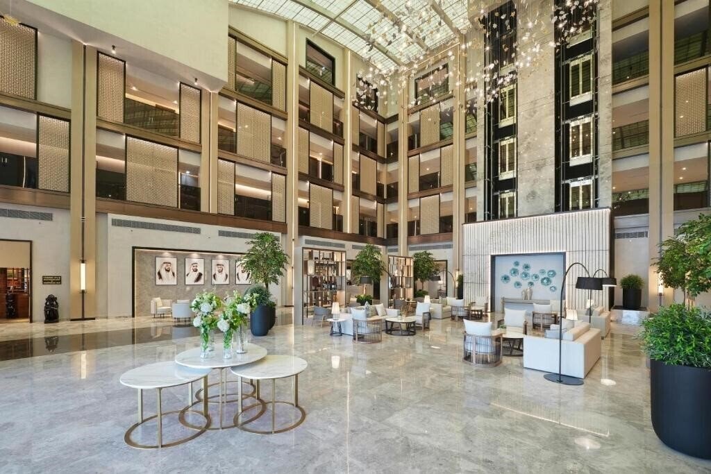 Территория Al Ain Rotana 5*