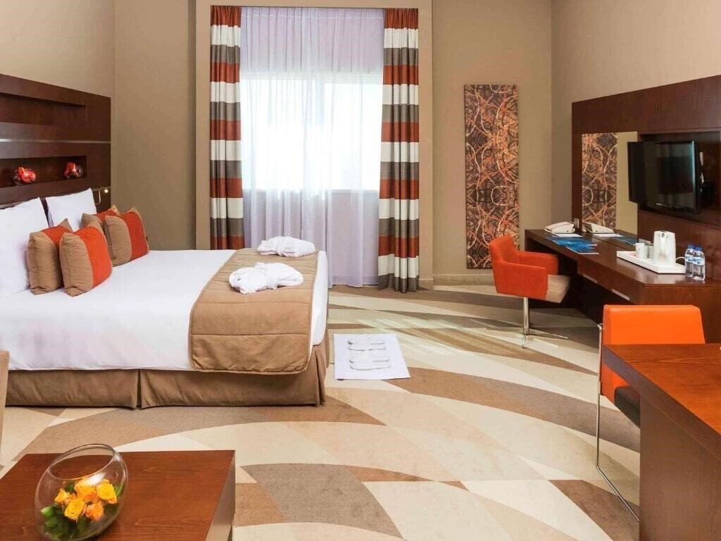 Вид Novotel Dubai Al Barsha Hotel 4*