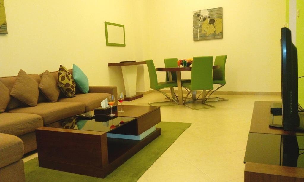 Фотографія Al Waleed Holiday Homes - Al Barsha (ex. Al Waleed Palace Hotel Apartments ) 4*