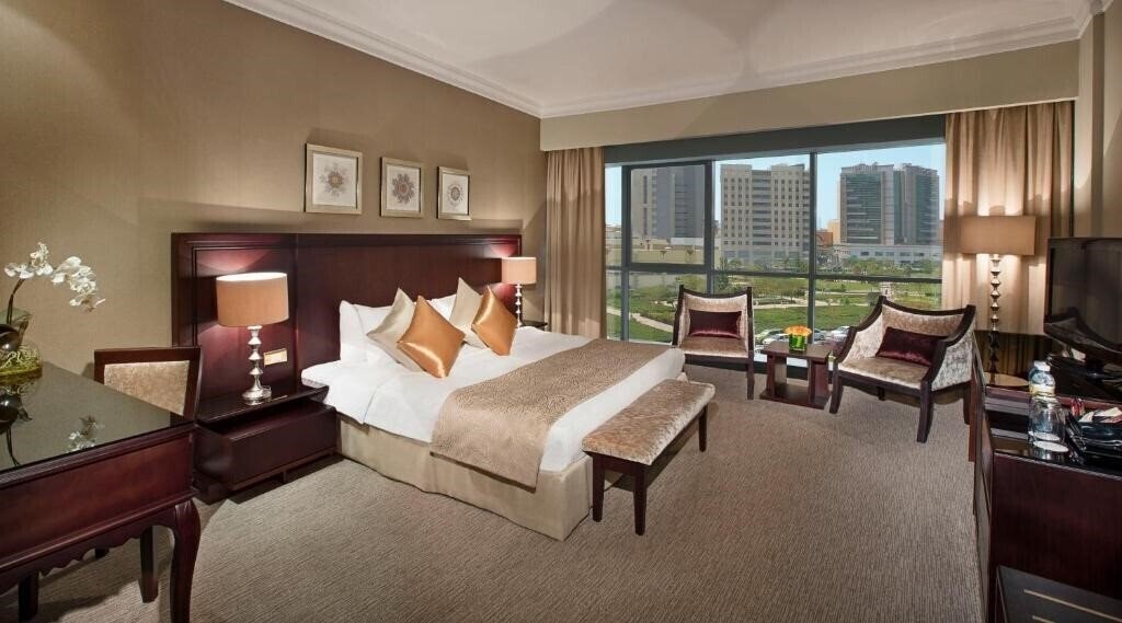 Панорама City Seasons Dubai Hotel (ex. City Seasons Hotel Dubai, City Seasons Deira City Centre) 4*