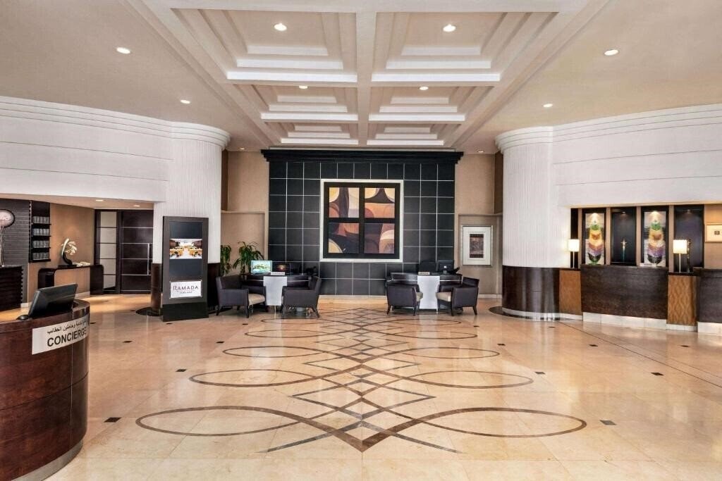 Вид Ramada Plaza by Wyndham Dubai Deira (ex. Best Western Premier Deira, Traders Hotel Dubai, Traders Hotel by Shangri-La) 4*