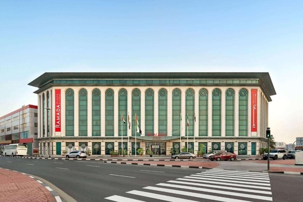 Панорама Ramada Plaza by Wyndham Dubai Deira (ex. Best Western Premier Deira, Traders Hotel Dubai, Traders Hotel by Shangri-La) 4*