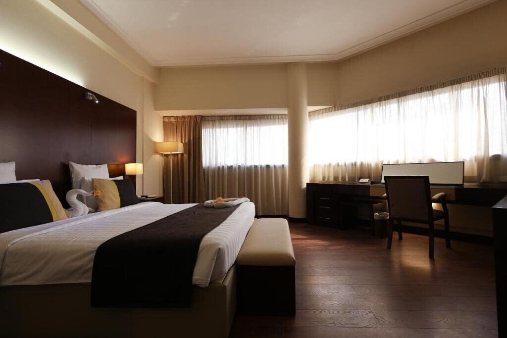 Отель Aavri Hotel (ex. Aravi Hotel, Avari Dubai Hotel) 4*