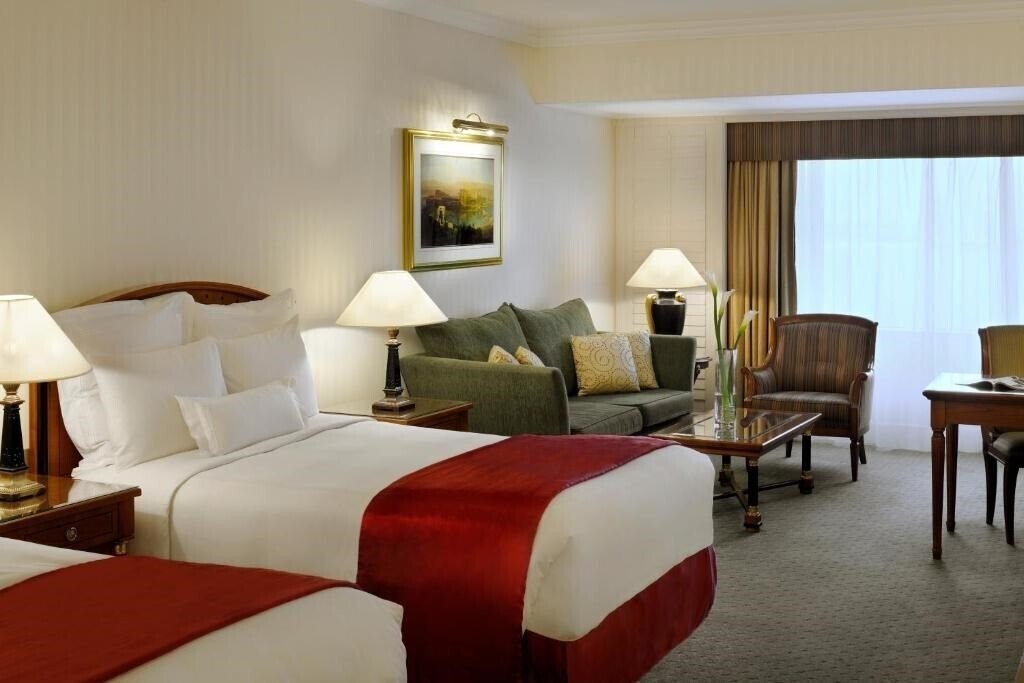 Панорама Connaught Palace Hotel Dubai (ex. The Bristol Hotel, JW Marriott Hotel Dubai) 4*