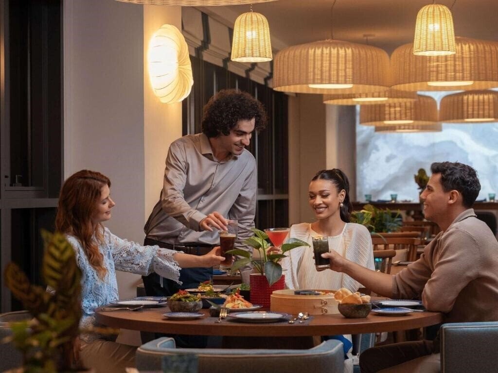 Вид Mercure Hotel Dubai Deira 3*