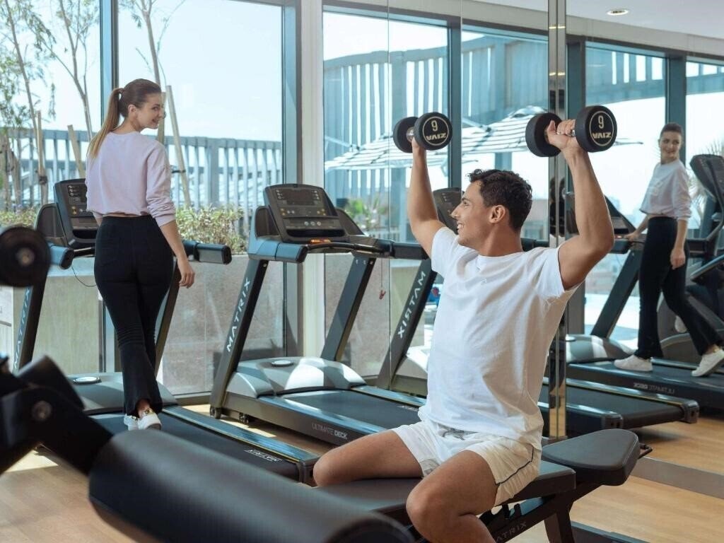 Территория Mercure Hotel Dubai Deira 3*