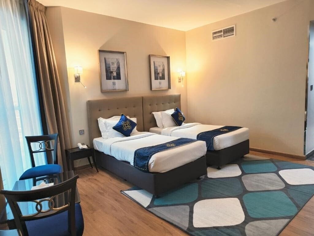 Вид Seven Seas Hotel 4*