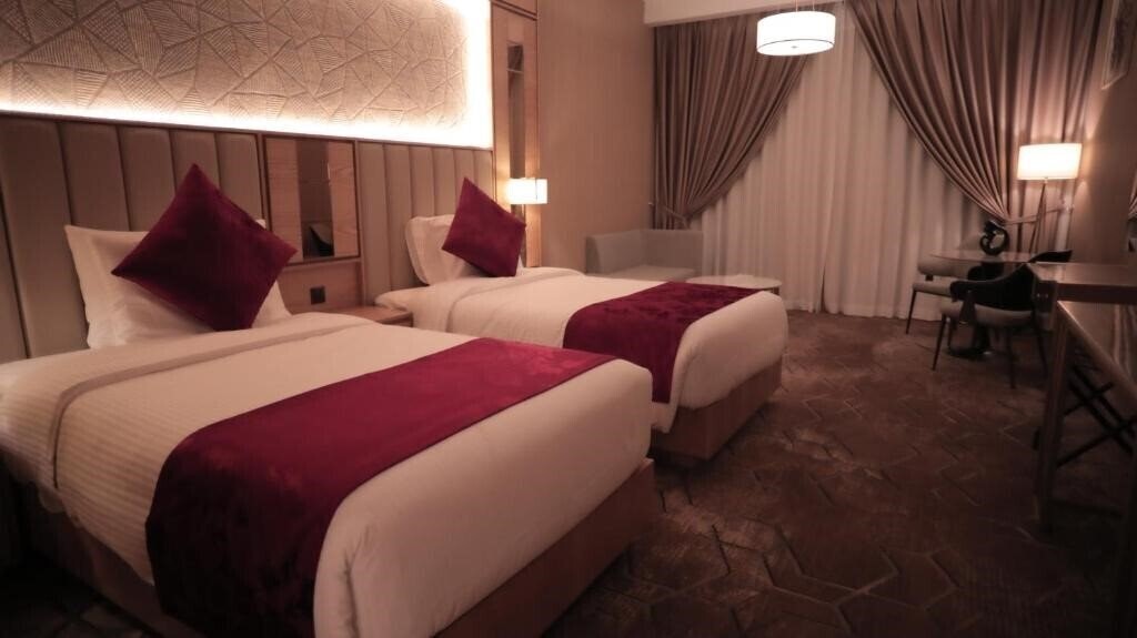 Панорама La Zona Continental Hotel Dubai 4*