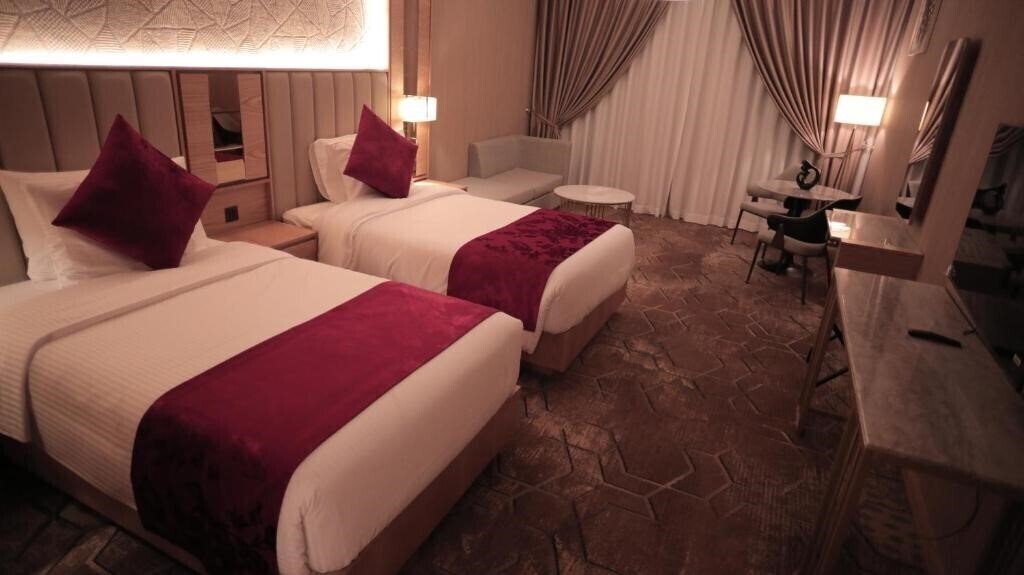 Вид La Zona Continental Hotel Dubai 4*