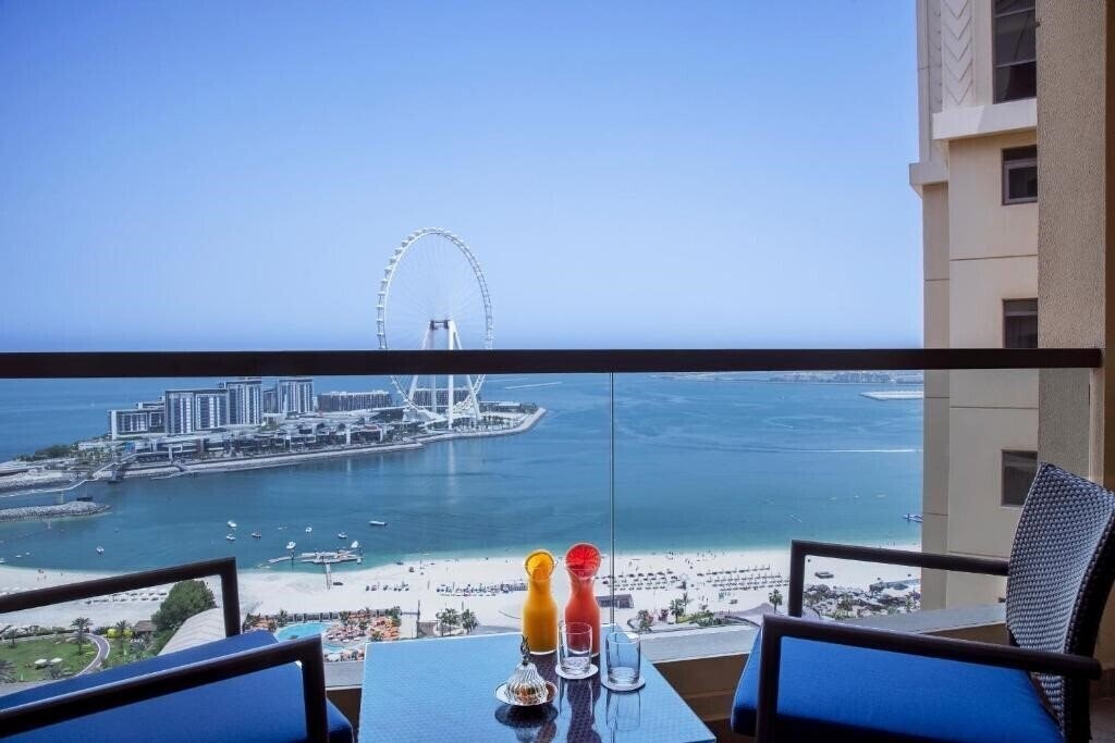 Отель Amwaj Rotana Jumeirah Beach 5*