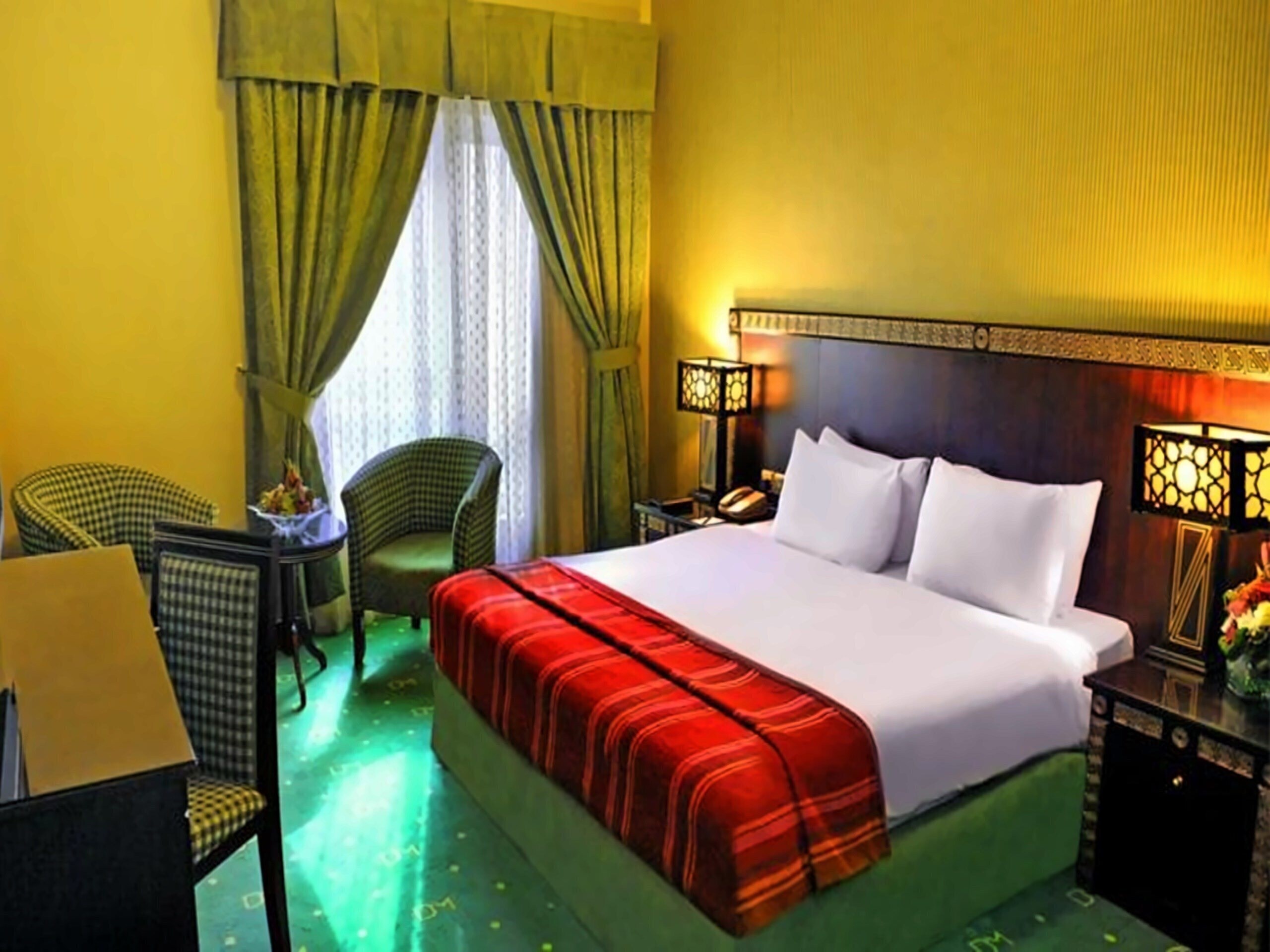 Панорама Lotus Downtown Metro Hotel Apt 4*