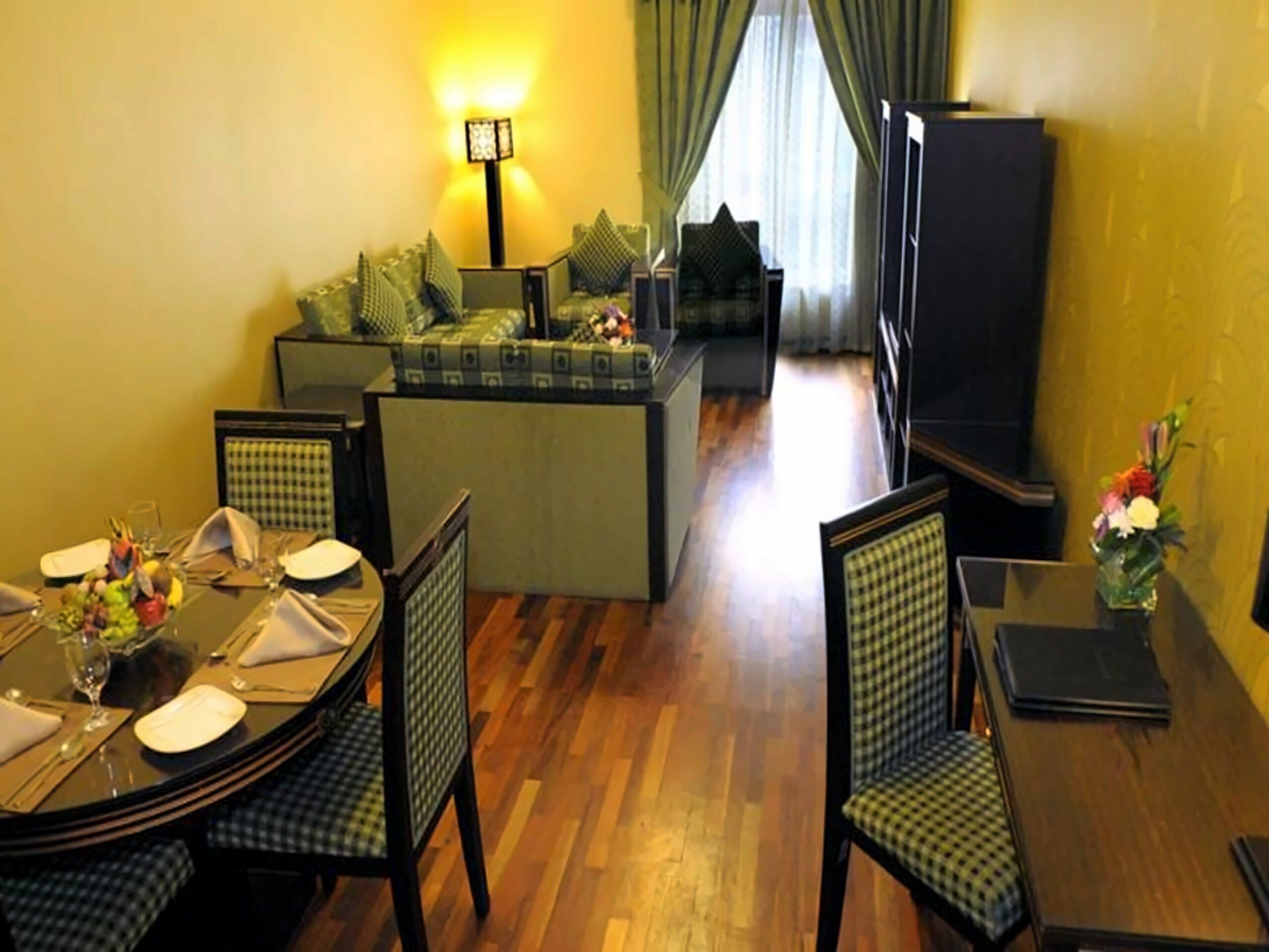 Изображение Lotus Downtown Metro Hotel Apt 4*