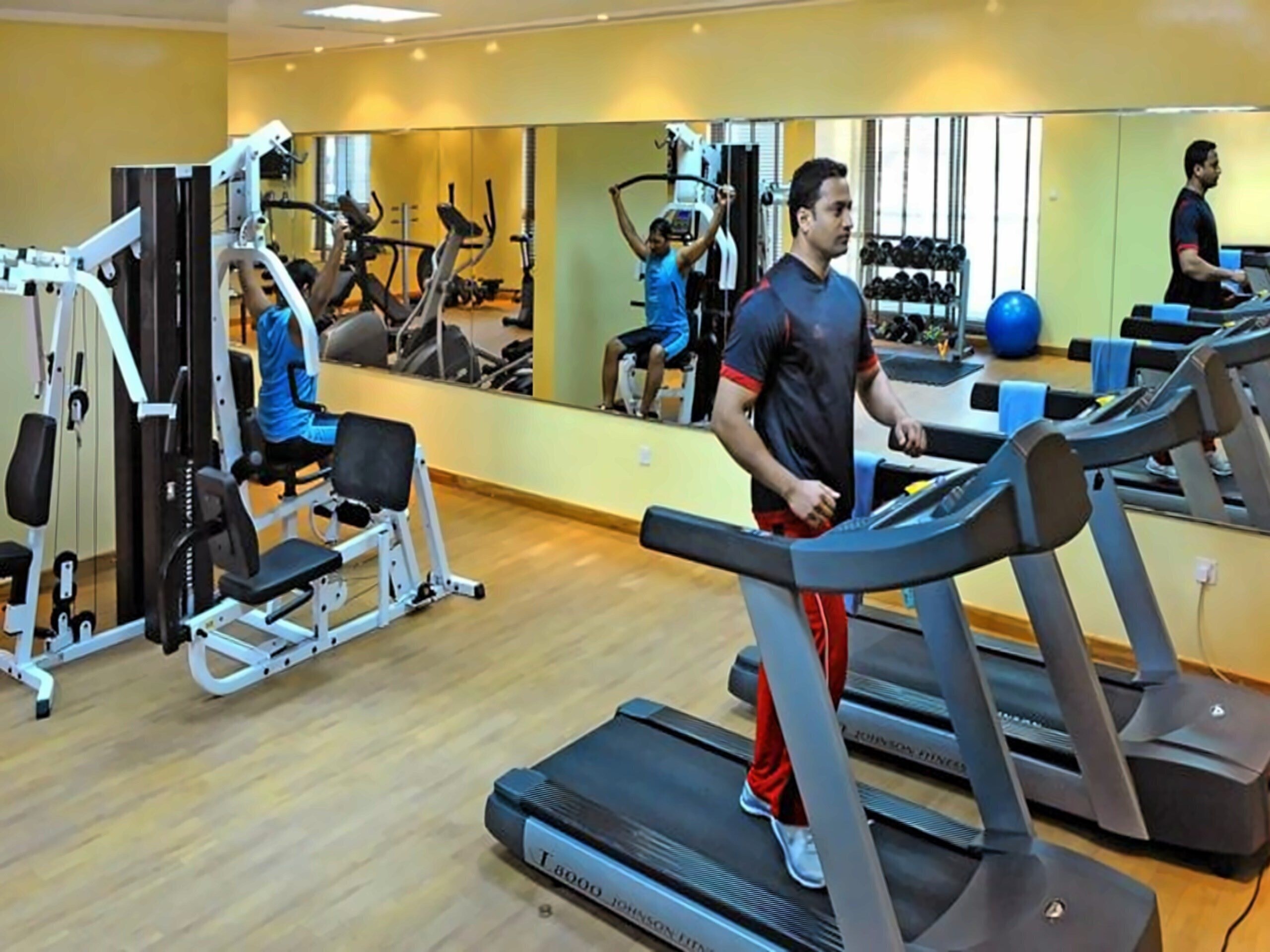 Территория Lotus Downtown Metro Hotel Apt 4*