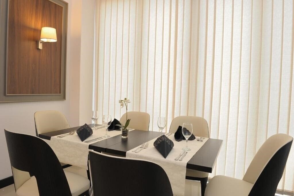 Вид The Apartments, Dubai World Trade Centre 3*