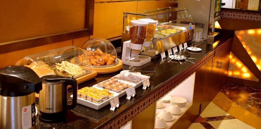 Апартаменты Emirates Stars Hotel Apartments Dubai 4*