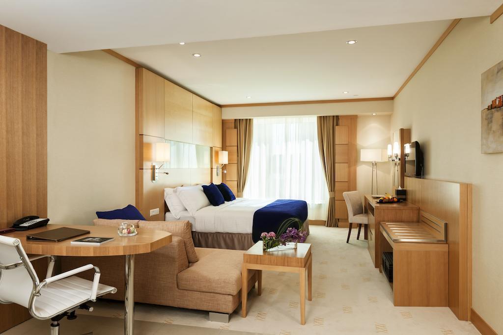 Вид Warwick Hotel 4*