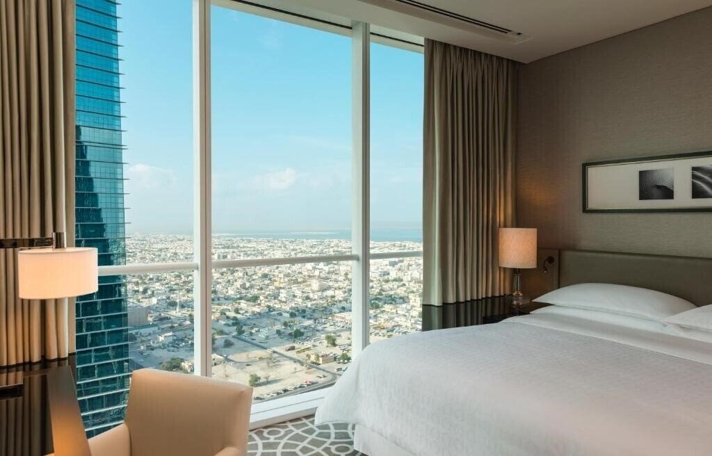 Апартаменти Sheraton Grand Hotel 5*